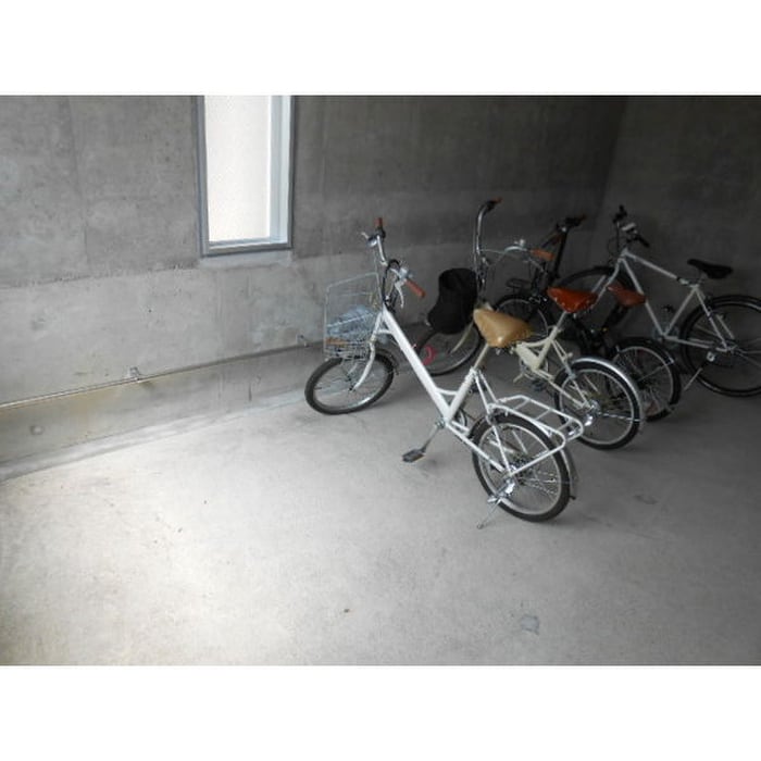 物件外観写真4　(駐輪場)