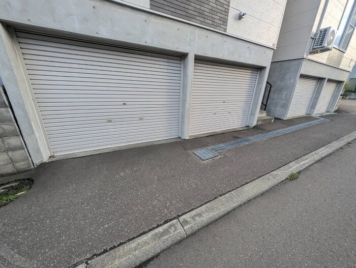 物件外観写真4　(駐車場)