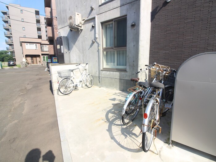 物件外観写真5　(駐輪場)