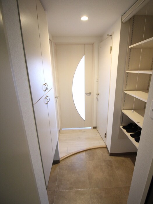 物件内観写真16　(玄関)