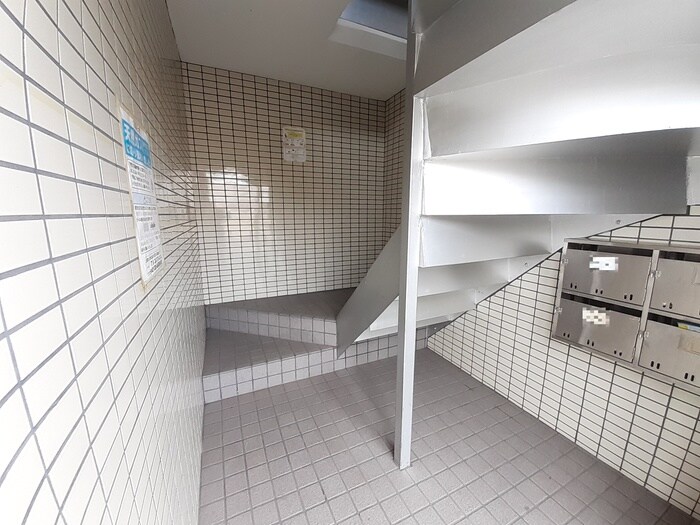 物件外観写真5　(エントランス部分)