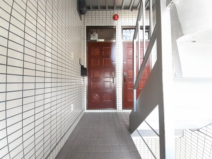 物件外観写真6　(エントランス部分)