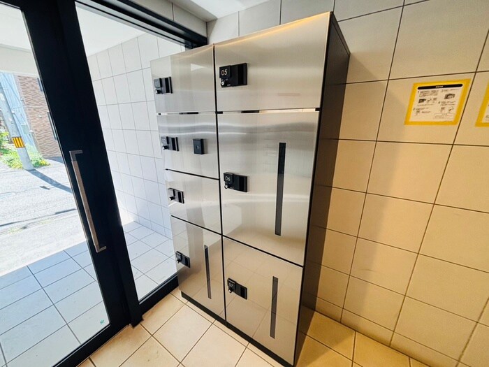 物件外観写真3　(エントランス部分)