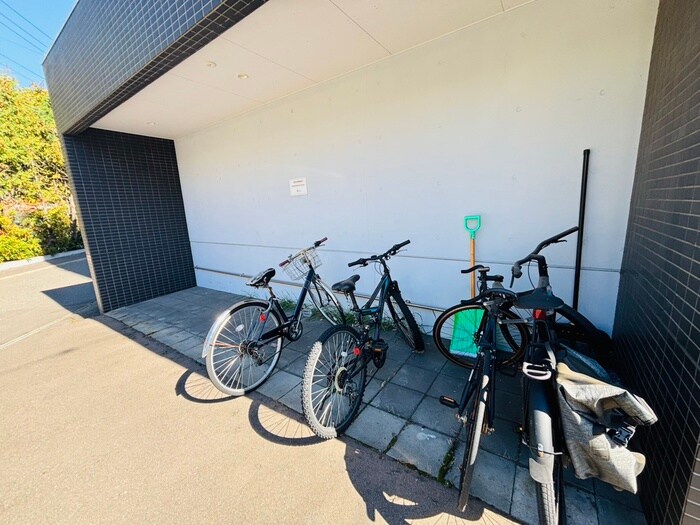 物件外観写真6　(駐輪場)
