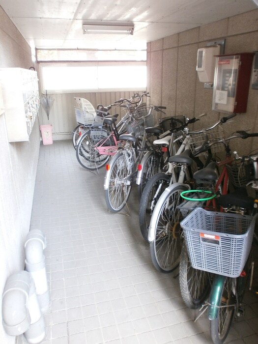 物件外観写真3　(駐輪場)