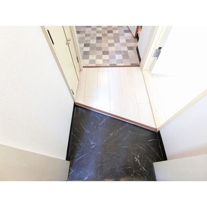 物件内観写真11　(玄関)