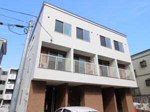メニーズコート本町タウンＢ棟外観写真
