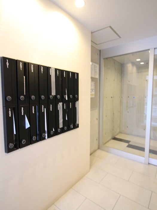 物件外観写真4　(エントランス部分)