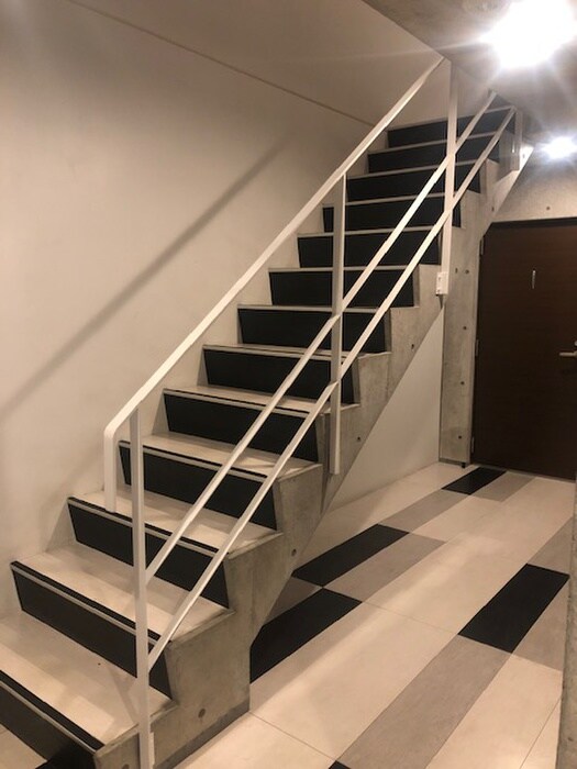 物件外観写真5　(エントランス部分)