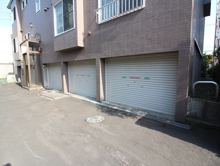 物件外観写真2　(駐車場)