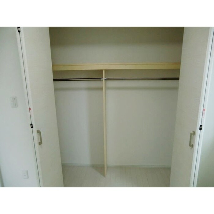 物件内観写真4　(収納)