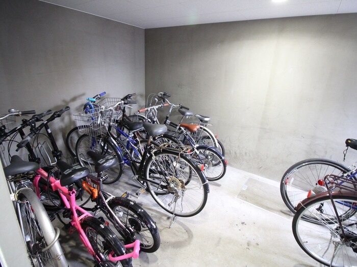物件外観写真5　(駐輪場)