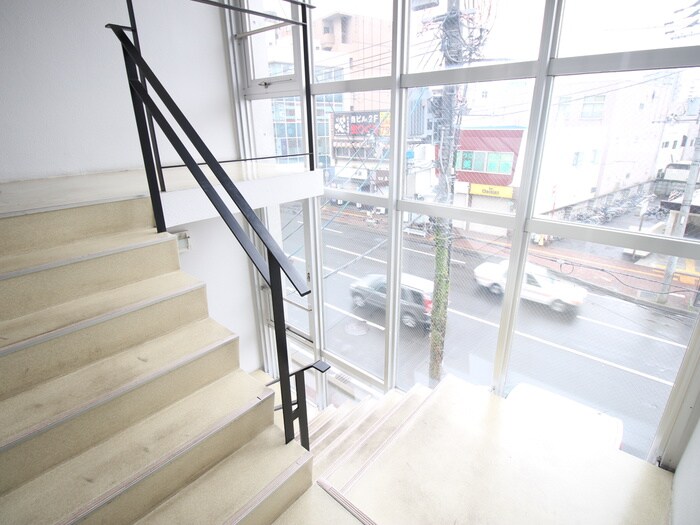 物件外観写真6　(エントランス部分)