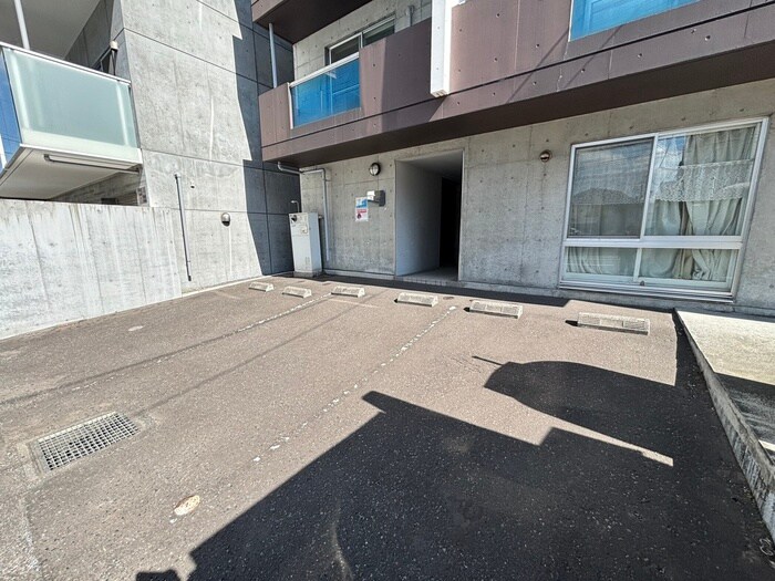 物件外観写真4　(駐車場)