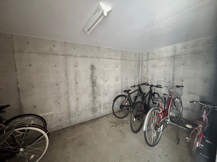 物件外観写真5　(駐輪場)