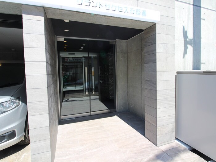 物件外観写真4　(エントランス部分)