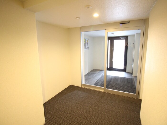 物件外観写真5　(エントランス部分)