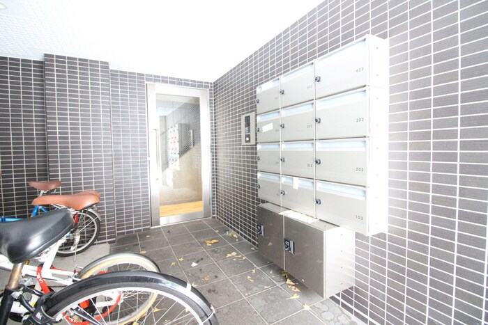 物件外観写真5　(エントランス部分)