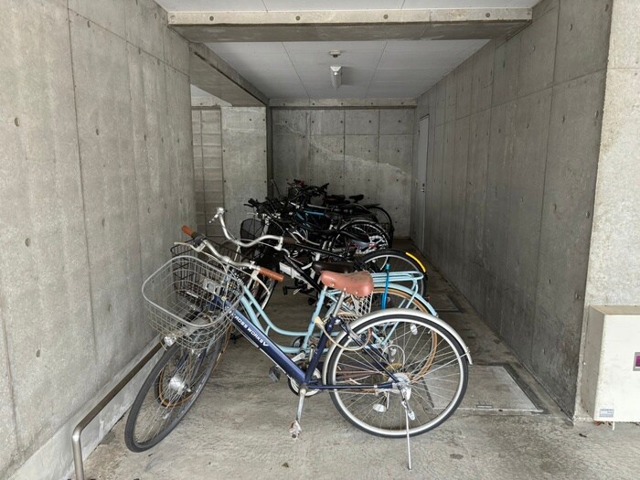 物件外観写真5　(駐輪場)