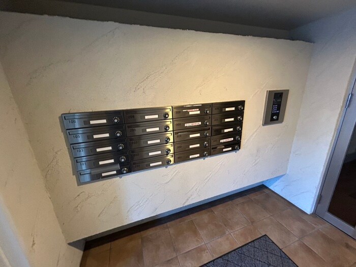 物件外観写真4　(エントランス部分)