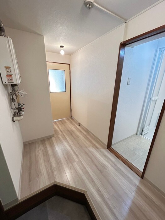 物件内観写真12　(玄関)