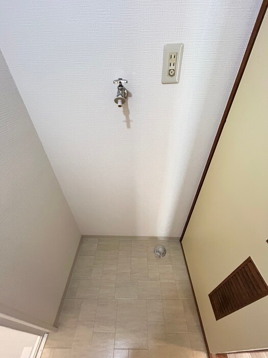 物件内観写真13　(洗濯機置場)