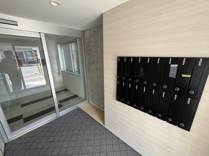 物件外観写真4　(エントランス部分)