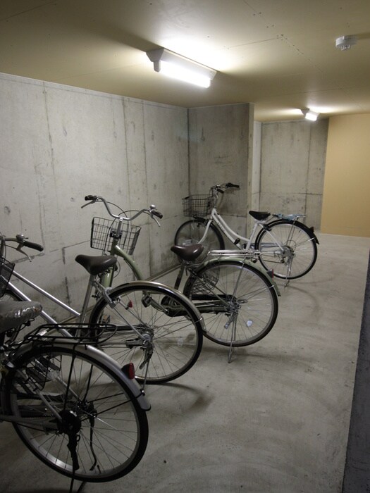 物件外観写真5　(駐輪場)