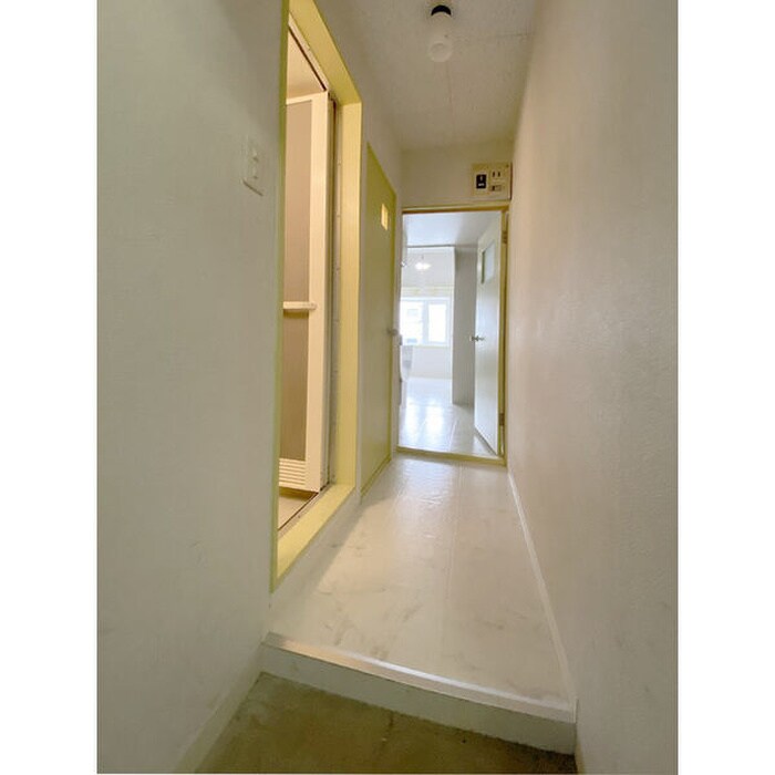 物件内観写真12　(玄関)