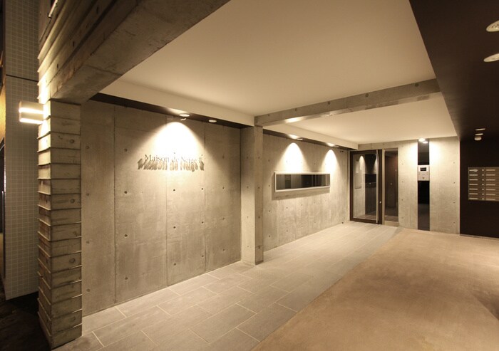 物件外観写真2　(エントランス部分)