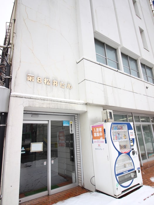 物件外観写真3　(エントランス部分)