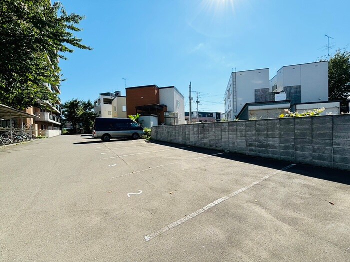 物件外観写真4　(駐車場)