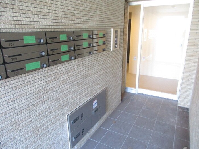 物件外観写真3　(エントランス部分)