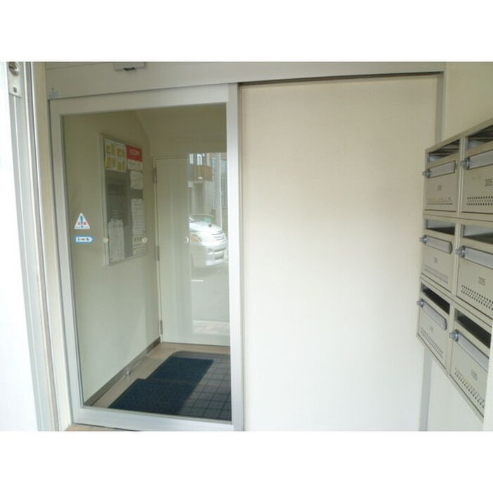 物件外観写真4　(エントランス部分)