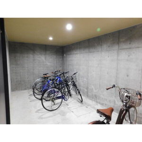 物件外観写真3　(駐輪場)