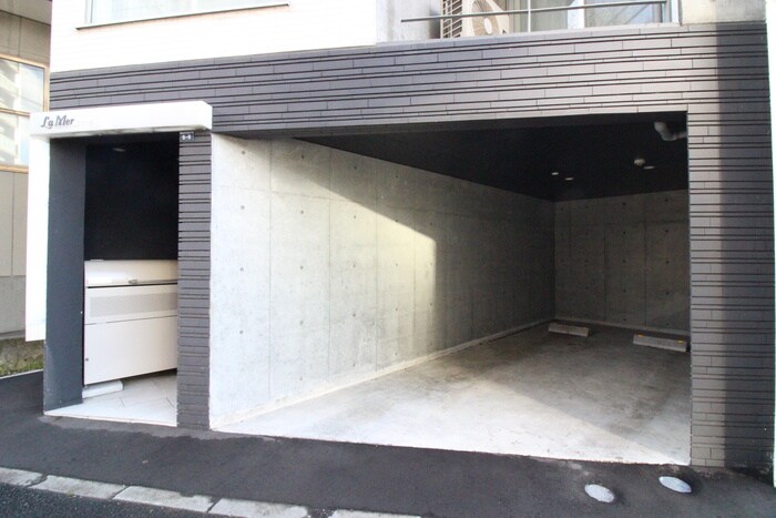 物件外観写真5　(駐車場)