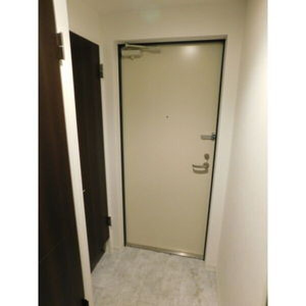 物件内観写真11　(玄関)