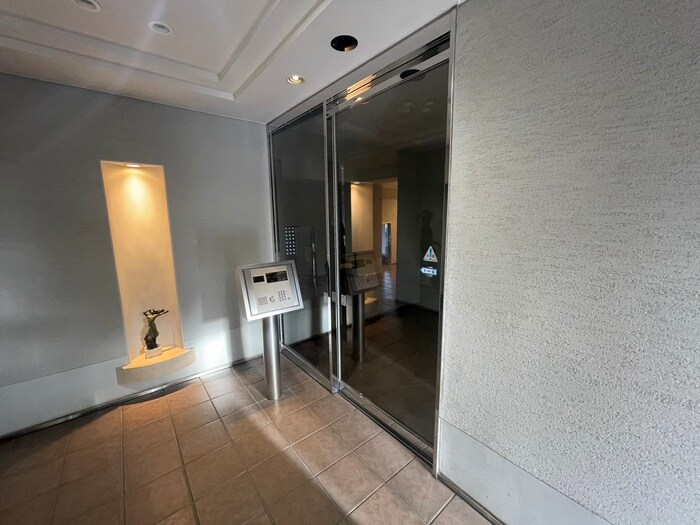 物件外観写真5　(エントランス部分)