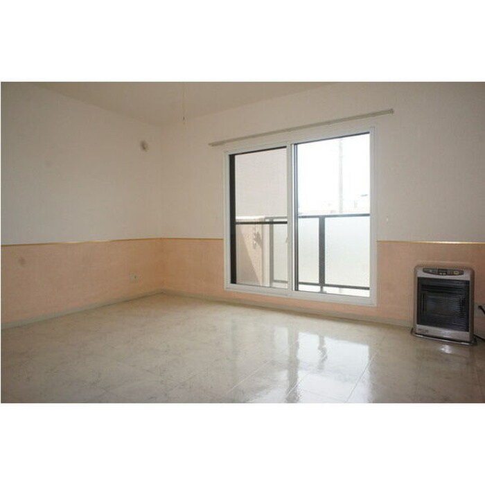 物件内観写真2　(居室)