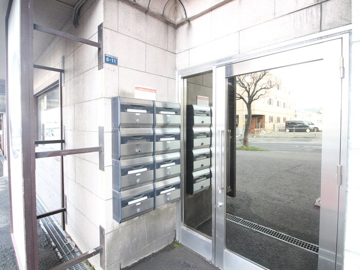 物件外観写真5　(エントランス部分)