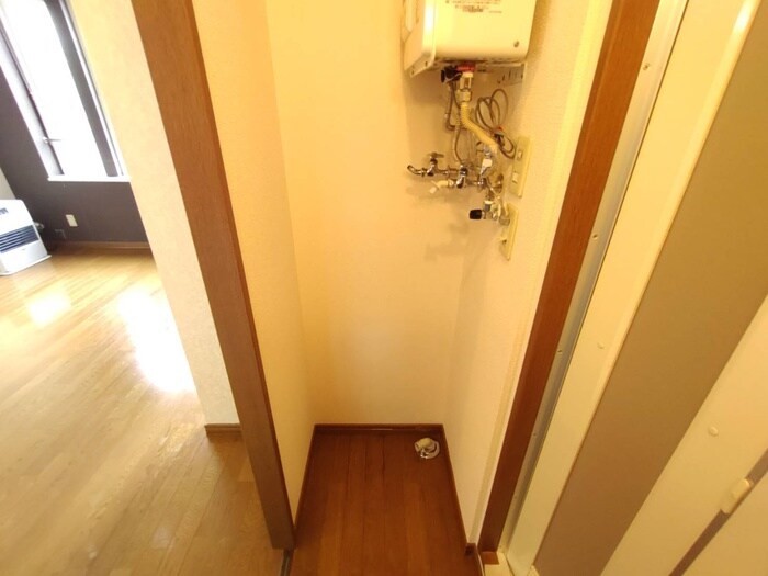 物件内観写真14　(洗濯機置場)