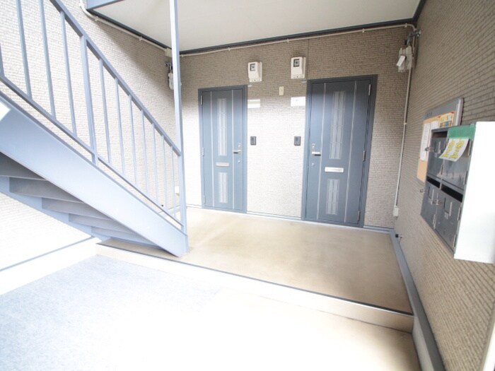 物件外観写真3　(エントランス部分)