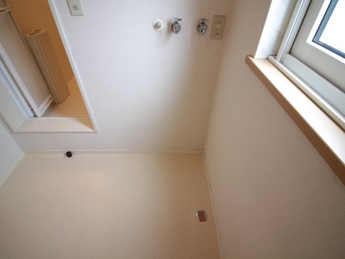 物件内観写真16　(洗濯機置場)