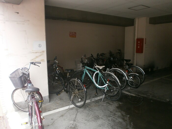物件外観写真6　(駐輪場)