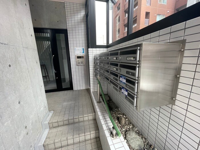 物件外観写真5　(エントランス部分)