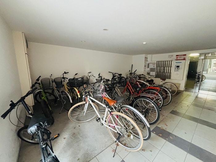 物件外観写真4　(駐輪場)