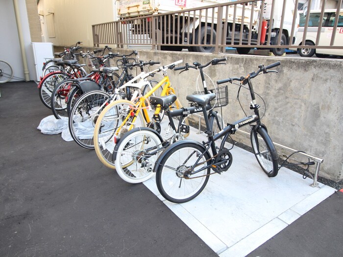 物件外観写真4　(駐輪場)