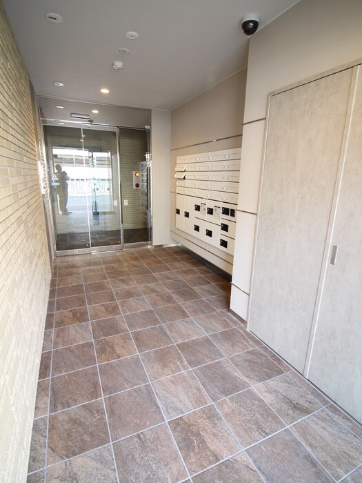 物件外観写真5　(エントランス部分)