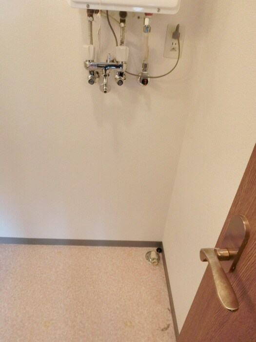 物件内観写真15　(洗濯機置場)