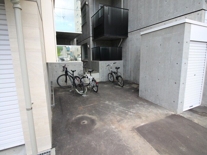 物件外観写真5　(駐輪場)